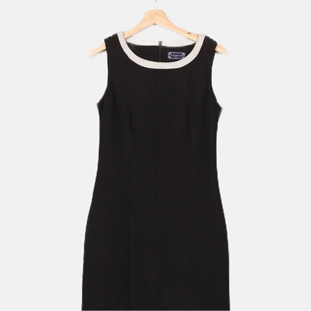 Elegant navy and White Sleeveless Midi Dress